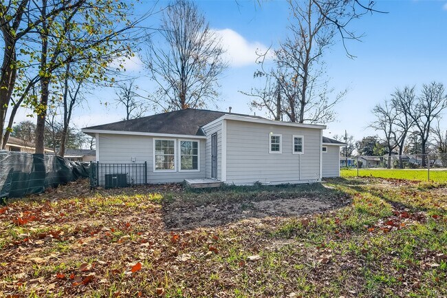 Building Photo - 7437 Bywood St