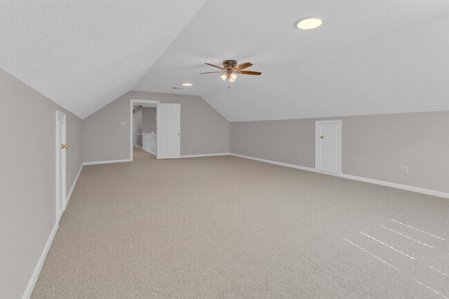 Building Photo - 636 N Fox Chase Cove