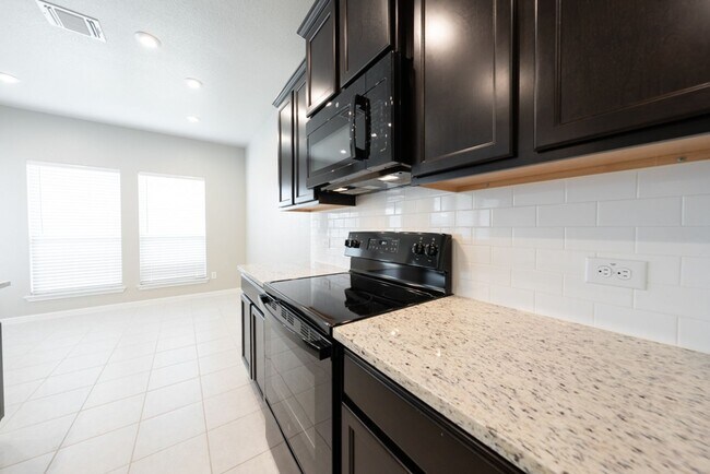 Building Photo - Charming 4 Bedroom Home in Troy – Ideal Lo...