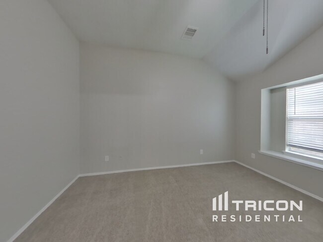 Building Photo - 20318 Yosemite Falls Dr
