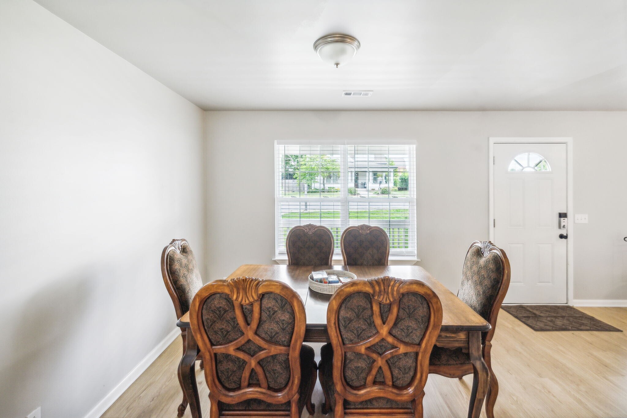 Building Photo - 226 Treutland Ave