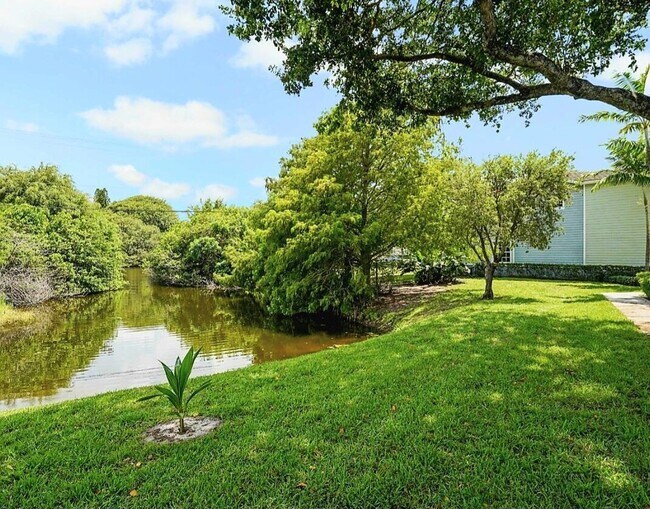 Building Photo - 1050 Crystal Way