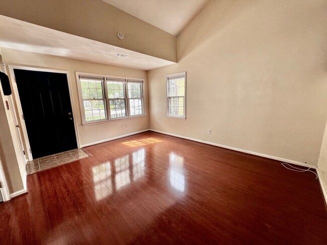Building Photo - Beautiful 4 bedroom home in Salem