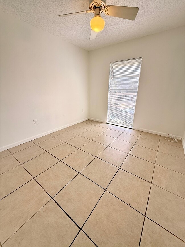 Building Photo - 3321 Farragut St