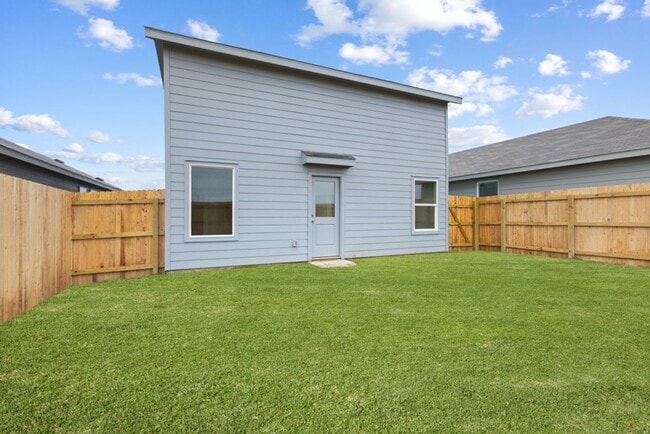 Building Photo - 972 Creek