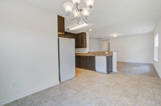 Building Photo - 183 Brittondale Rd