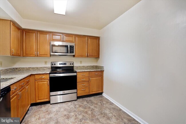 Building Photo - 505 E Braddock Rd