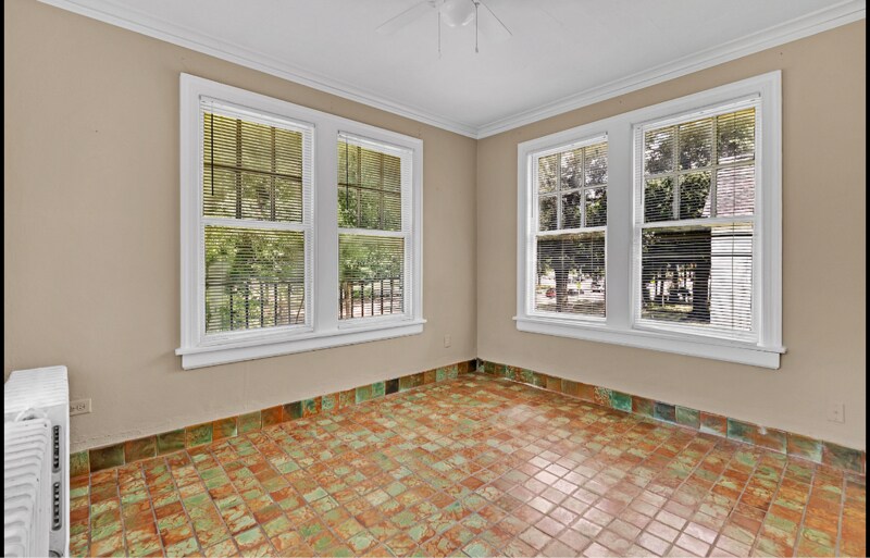 Building Photo - 665 E Pkwy S