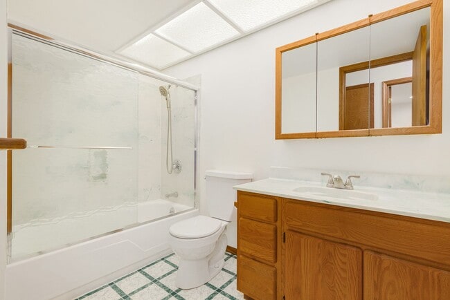 Building Photo - Charming Tri-Level Home in Ideal Location ...