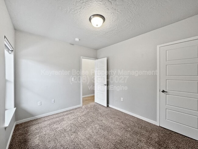 Building Photo - 4265 N Reed Ln