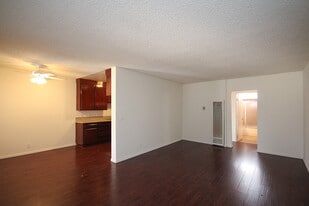 Building Photo - 3010 Montrose Ave