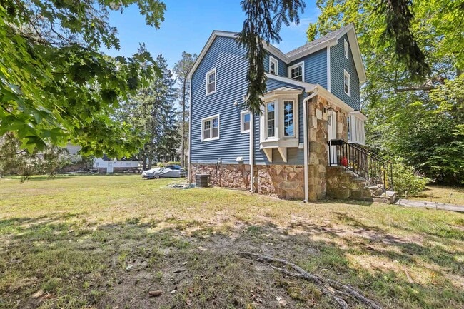 Building Photo - 56 E Madison Ave