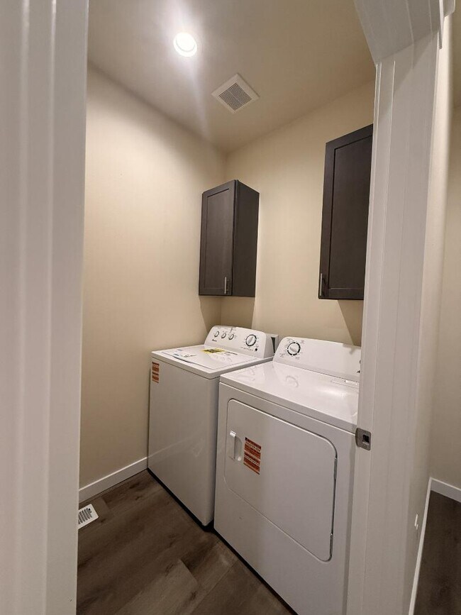 Building Photo - 9006 Nafizah Wy