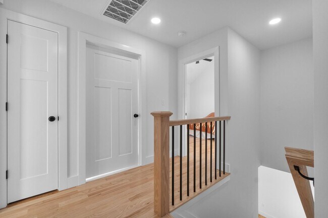 Building Photo - Move In Ready: Custom-built home