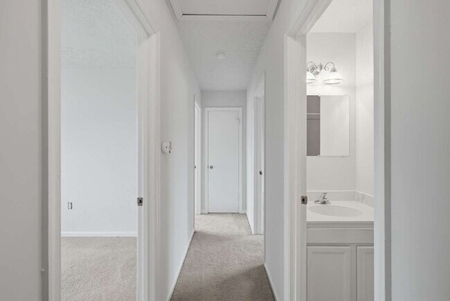 Building Photo - Beautifully Refreshed 3BR Townhome with Private Fenced Backyard in Brandy Station
