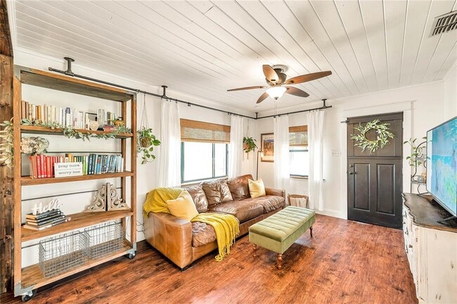 Building Photo - 16084 Stur St