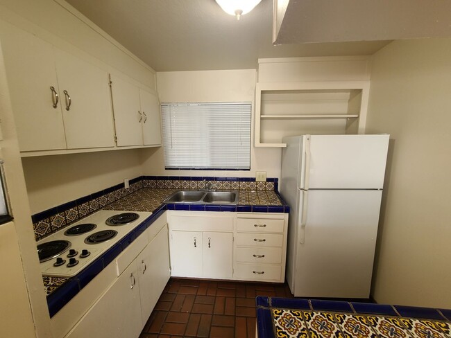 Building Photo - Beautiful Condo In Front of Lake Merritt!