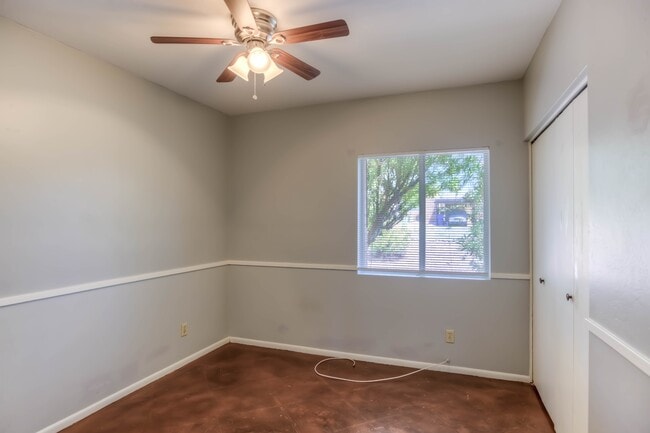 Building Photo - 1422 S Moonflower Ln