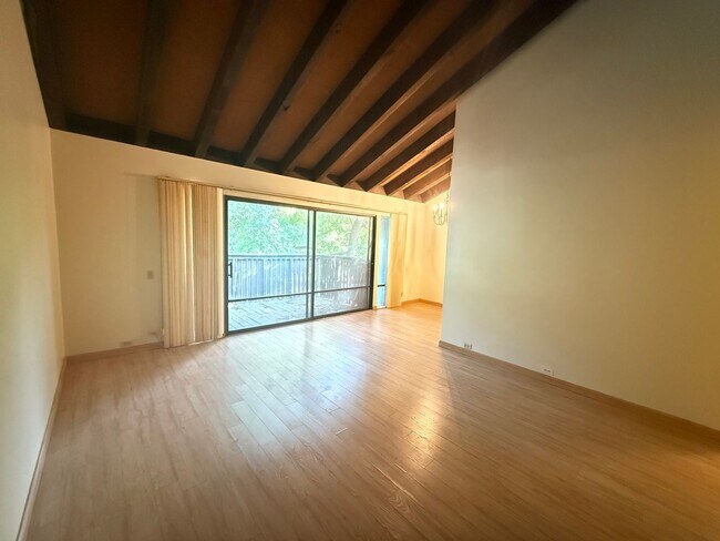 Building Photo - 1 bed 1 bath available in the Arden area of Sacramento!