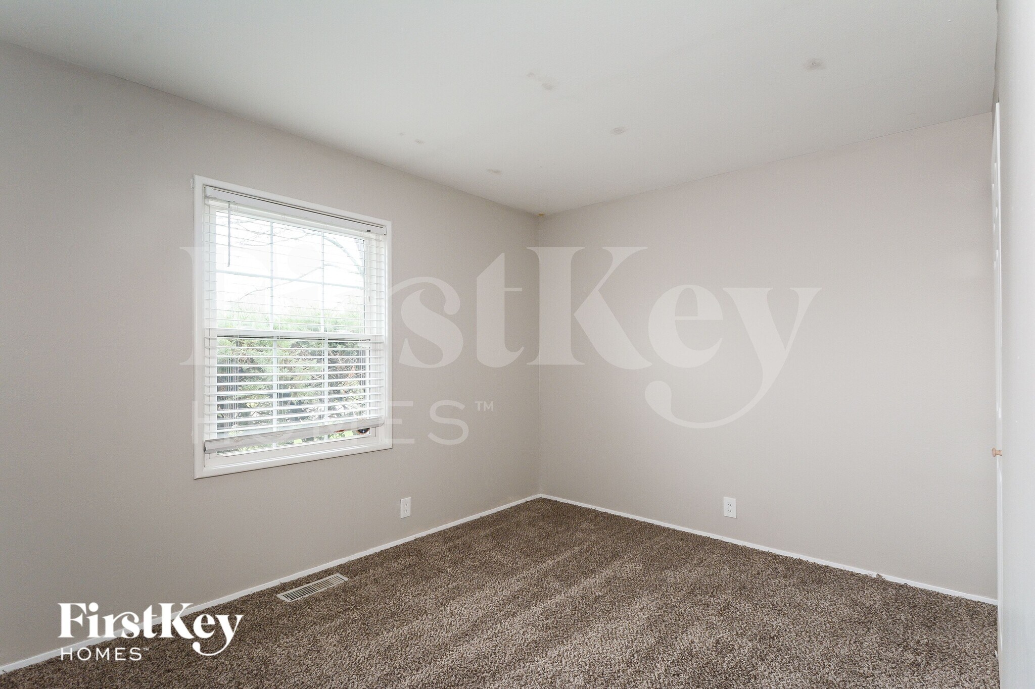 Building Photo - 2718 Westminster Dr