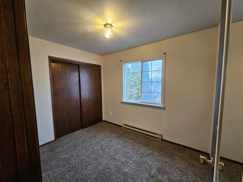 Building Photo - 1704 1st Ave W