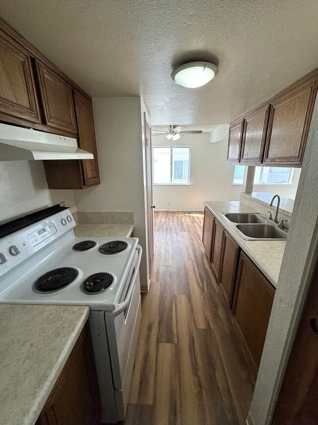 Building Photo - Centrally Located McKeon Condo