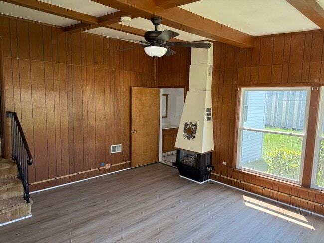 Building Photo - 812 Brentwood Rd