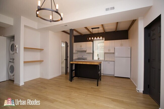 Building Photo - 908 N California Ave