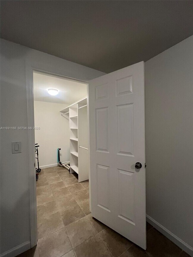 Building Photo - 9030 SW 40th Terrace