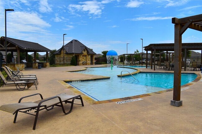 Building Photo - 1302 Deerfield Dr