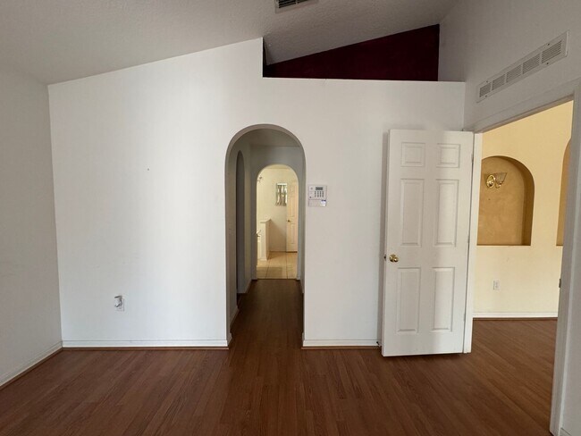 Building Photo - Available Now! Spacious 4-Bedroom, 2-Bath ...