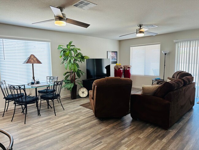 Building Photo - SHORT TERM Fully Furnished 3BD/2BA House f...