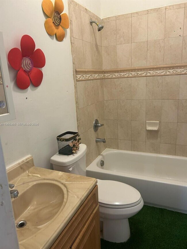 Building Photo - 2911 Buttonwood Ave