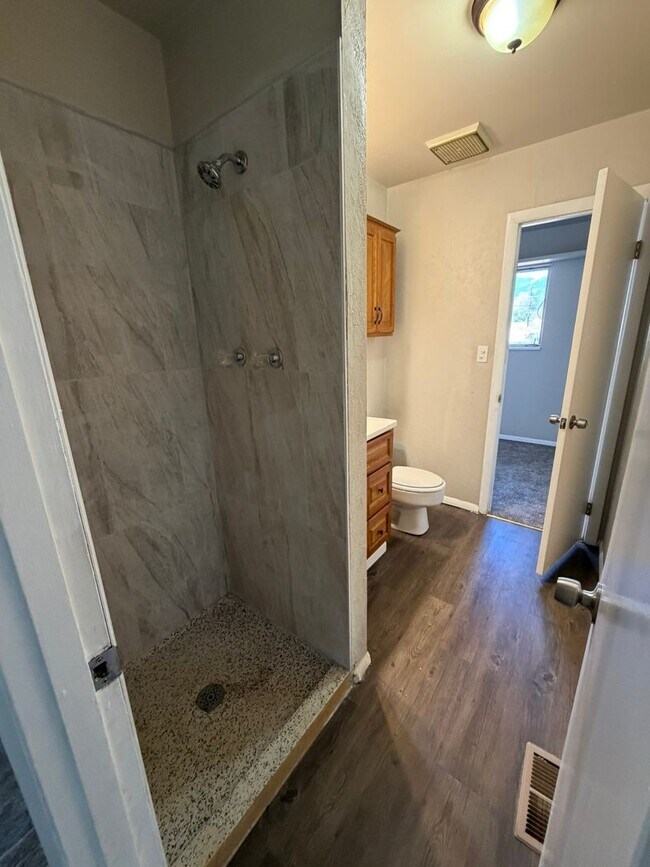 Building Photo - Versatile 4BD/3BA in Stratton Meadows – Gated Community + Private Lower-Level Suite