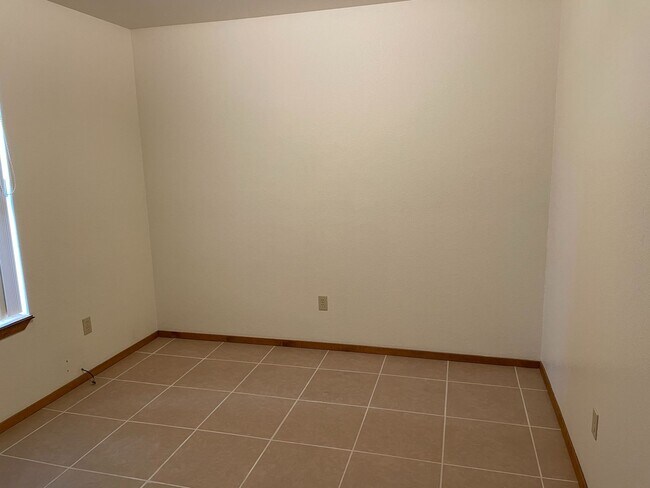 Building Photo - 1Bed/1Bath Apartment