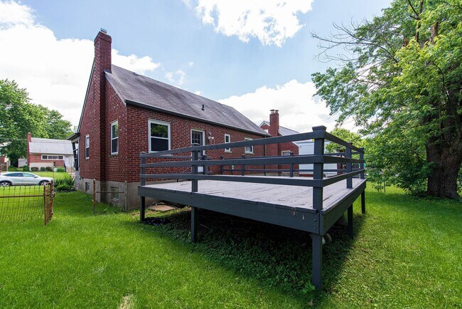 Building Photo - 3627 Edgebrook Dr