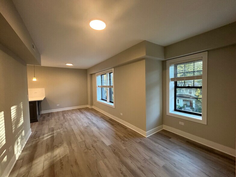 Building Photo - 1131 Oak Ave