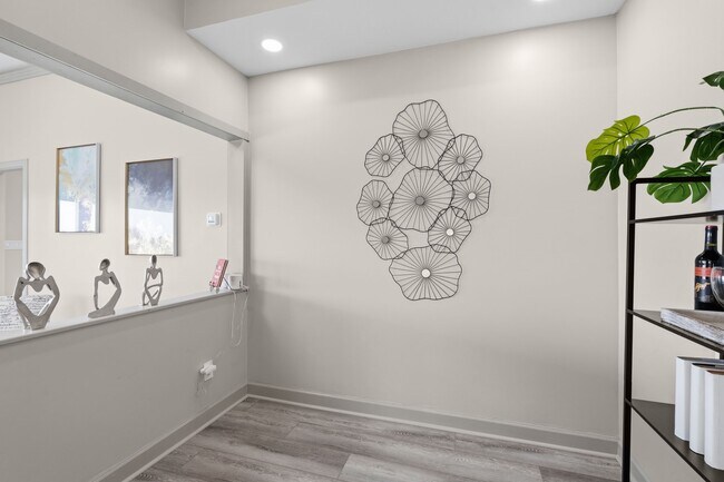 Building Photo - 703 Leaning Oak Trail