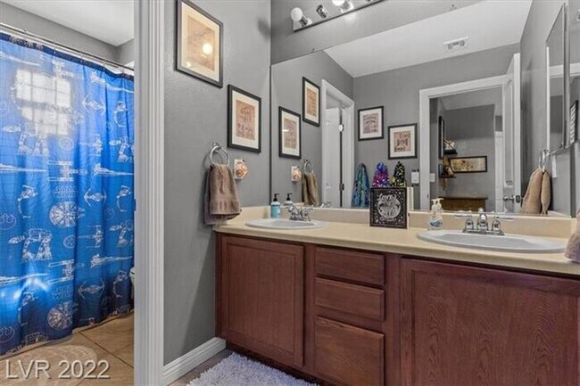 Building Photo - 4 BEDROOM 3 BATH SINGLE FAMILY HOME IN PROVIDENCE!!