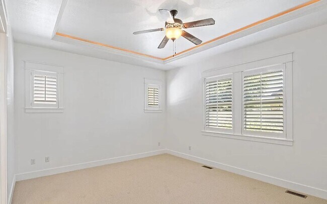 Building Photo - Gorgeous 3 bed 2 bath home in the heard of...