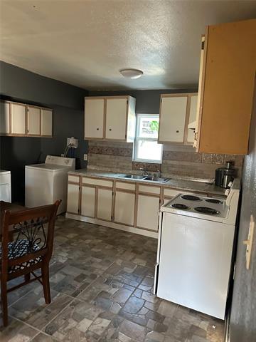 Building Photo - 1117 E Harvey Ave