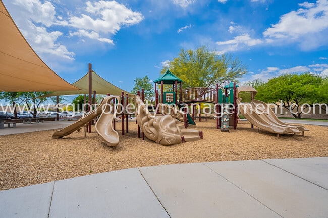 Building Photo - 39826 N Mill Creek Ct