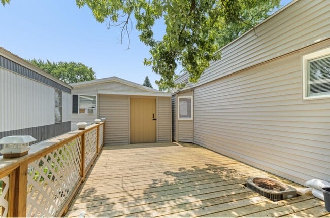 Building Photo - 852 Tarpon St SW