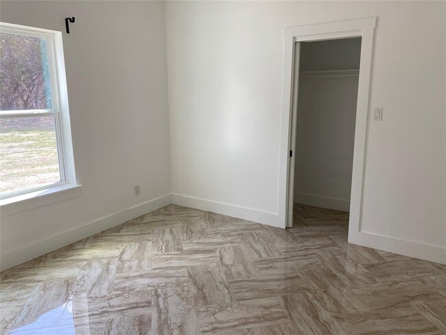 Building Photo - 31 Heathrow Ln