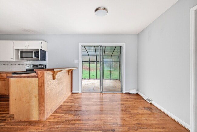 Building Photo - 3178 Pinehill Drive