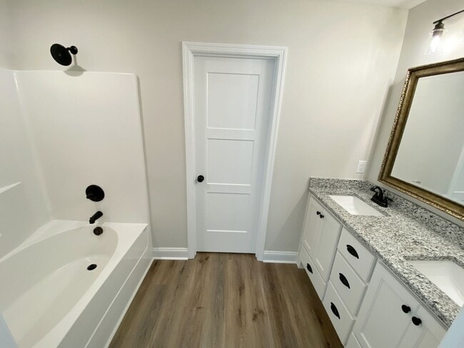 Building Photo - Elegant & Spacious 3BD/2BA Home in Hahira ...