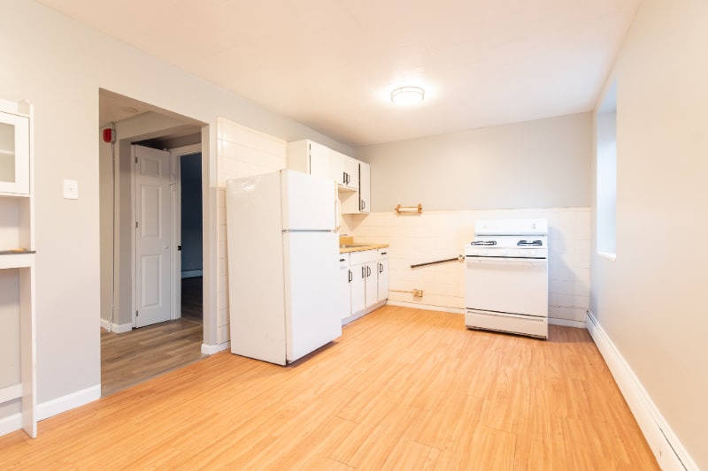 Building Photo - 672 N Main St