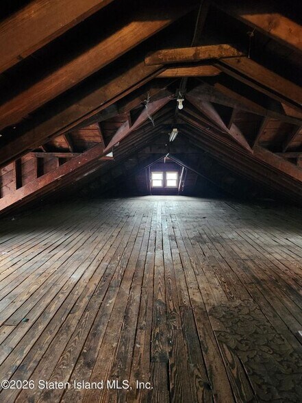 Building Photo - 164 Cromwell Ave