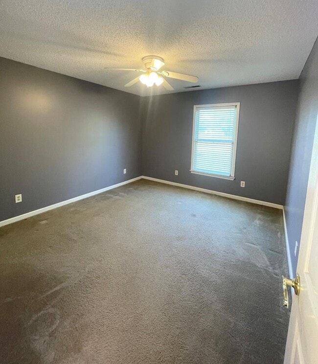 Building Photo - 350 Katydid St