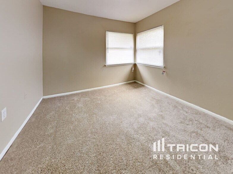 Building Photo - 14615 Hillside Ridge